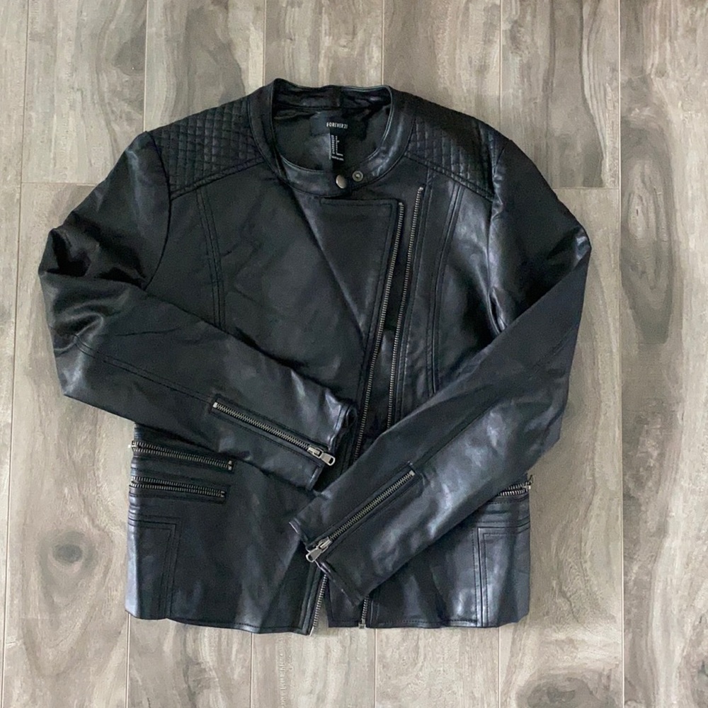 Women’s Forever21 faux leather jacket